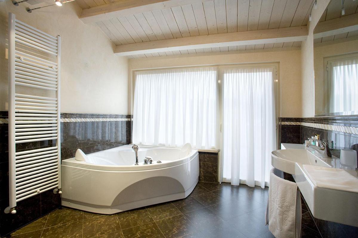 Monastero Resort & Spa ソイアーノ・デル・ラーゴ エクステリア 写真