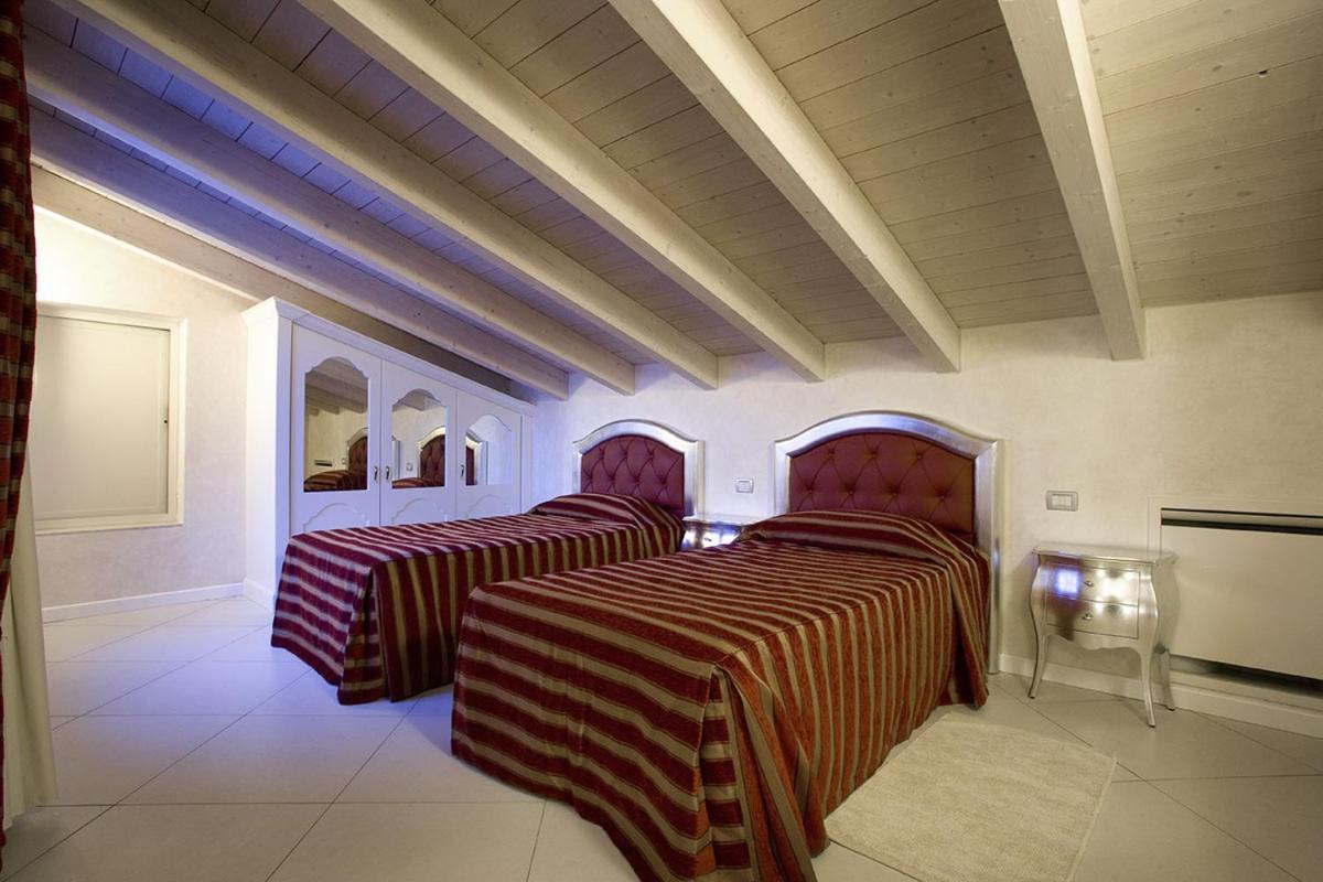 Monastero Resort & Spa ソイアーノ・デル・ラーゴ エクステリア 写真