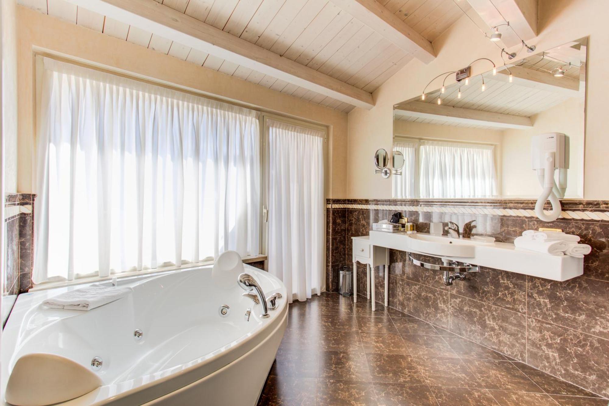 Monastero Resort & Spa ソイアーノ・デル・ラーゴ エクステリア 写真