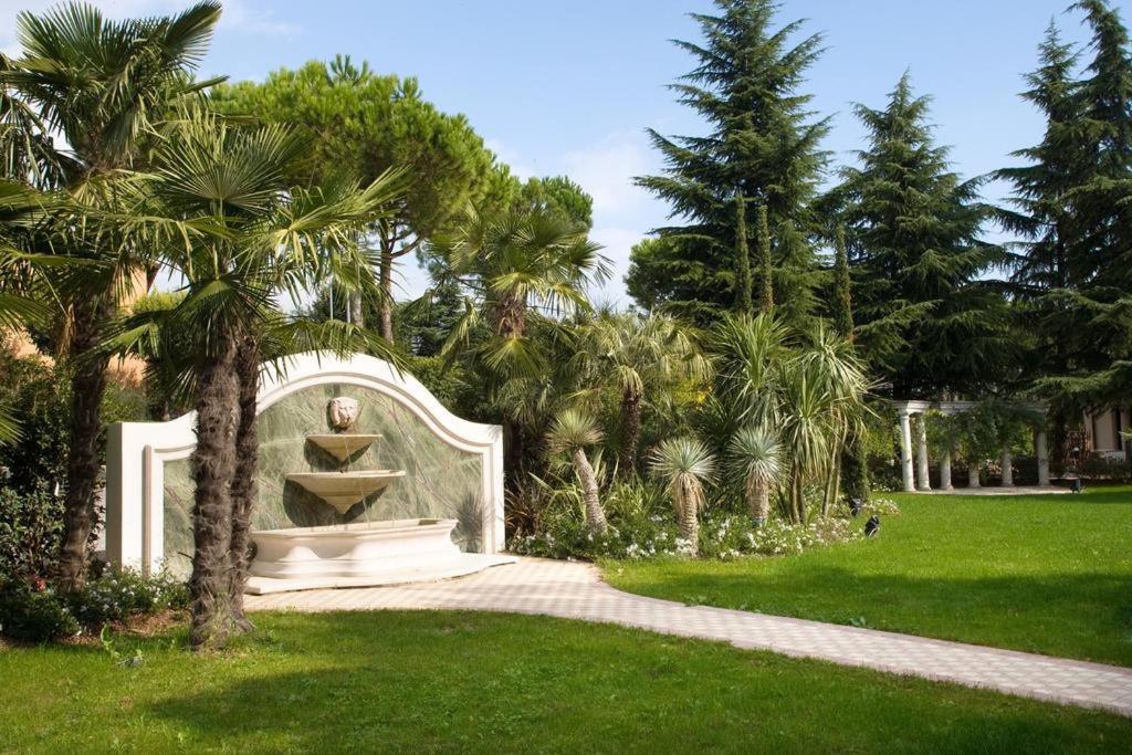 Monastero Resort & Spa ソイアーノ・デル・ラーゴ エクステリア 写真